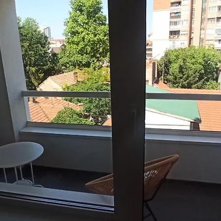 Lux 10 Center, Free Parking