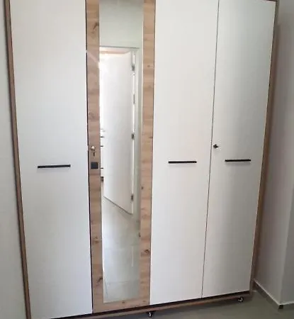 Lux 10 Center, Free Parking Ni