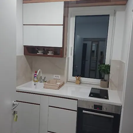 Lux 10 Center, Free Parking *