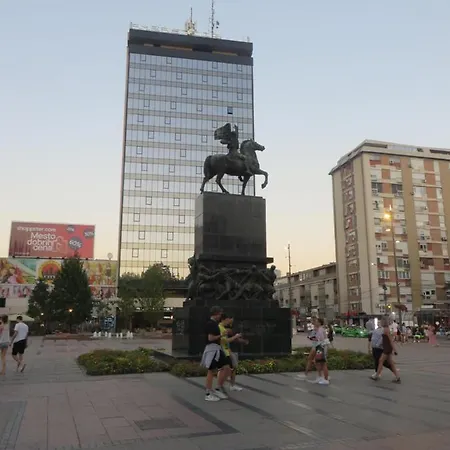 Lux 10 Center, Free Parking