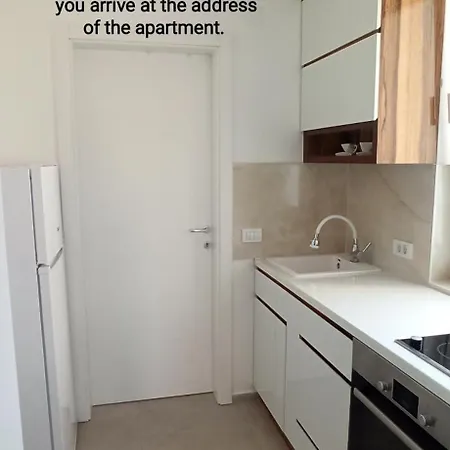 Lux 10 Center, Free Parking