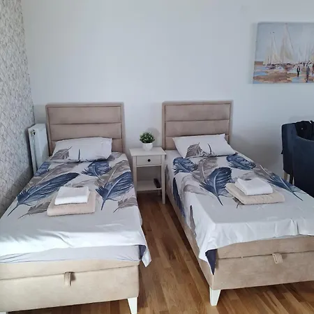 Lux 10 Center, Free Parking *