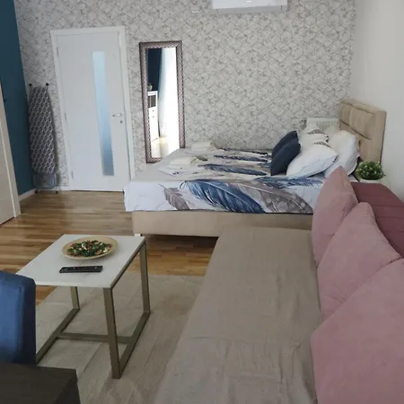 Lux 10 Center, Free Parking Apartament Nisz