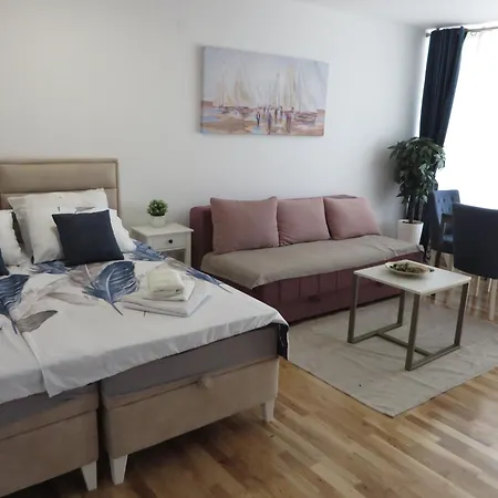 Lux 10 Center, Free Parking Nisz