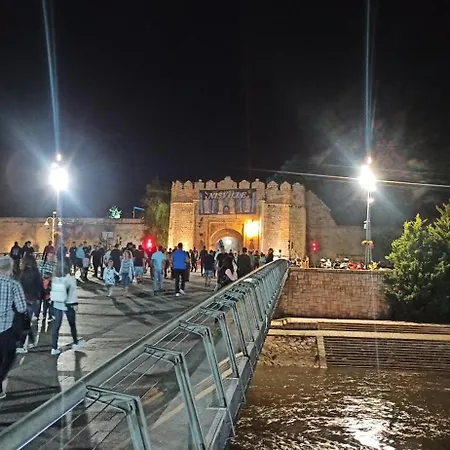 Lux 10 Center, Free Parking