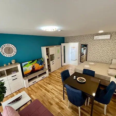 Lux 10 Center, Free Parking Nis