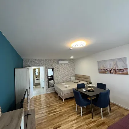 Lux 10 Center, Free Parking Apartment Nis